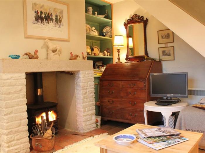 THE MEWS COTTAGE, Tisbury, Wiltshire Cottages