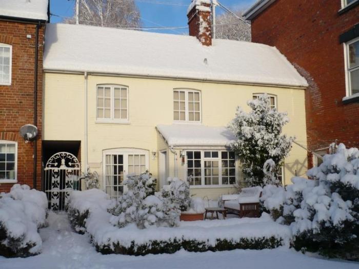 THE MEWS COTTAGE, Tisbury, Wiltshire Cottages