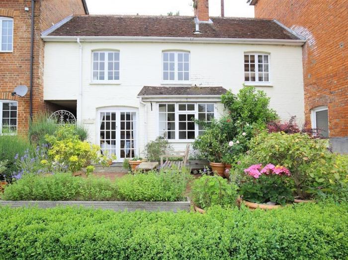 THE MEWS COTTAGE, Tisbury, Wiltshire Cottages