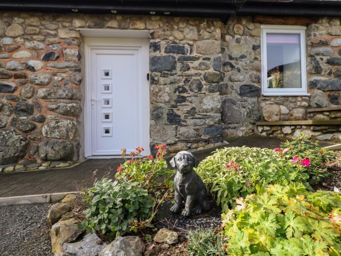 Bryn Eglwys Barn, Tywyn, Gwynedd. Single-storey barn conversion with rural views. Ideal for couples.