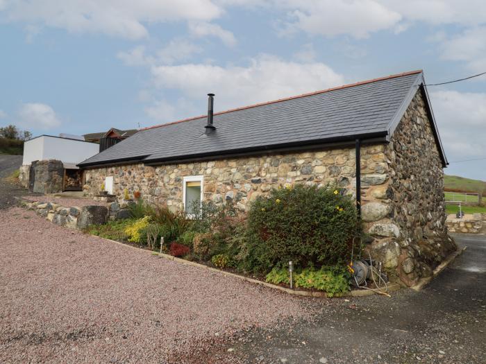 Bryn Eglwys Barn, Tywyn, Gwynedd. Single-storey barn conversion with rural views. Ideal for couples.