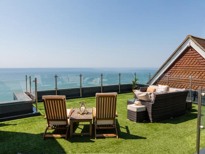 Cliffhanger, Hastings, East Sussex. Six-bedroom home with private roof terrace & hot tub. Near beach