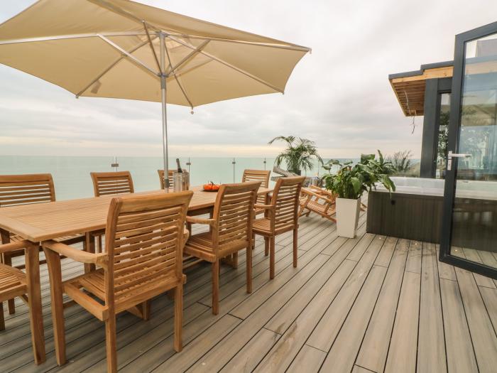 Cliffhanger, Hastings, East Sussex. Six-bedroom home with private roof terrace & hot tub. Near beach