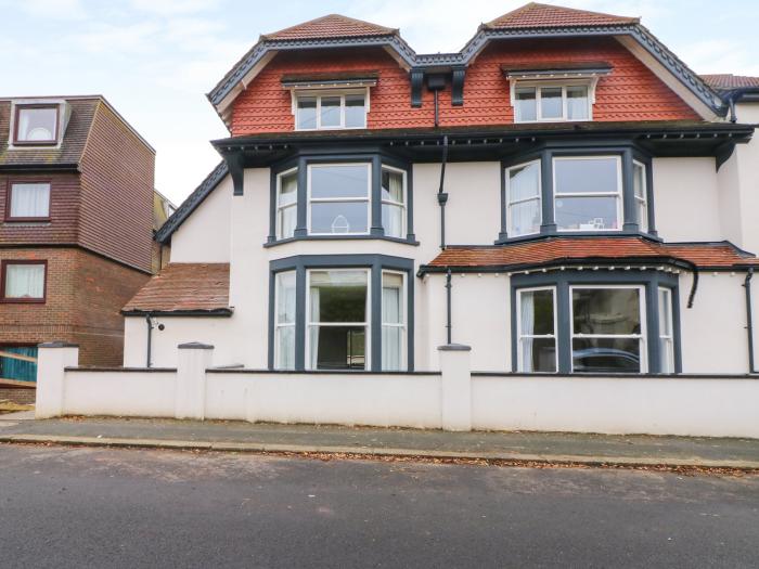 Cliffhanger, Hastings, East Sussex. Six-bedroom home with private roof terrace & hot tub. Near beach