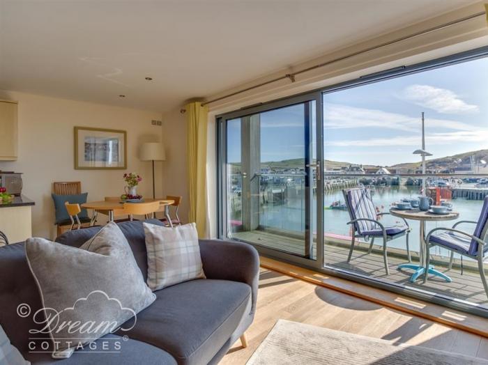 Harbour View Apartment, West bay