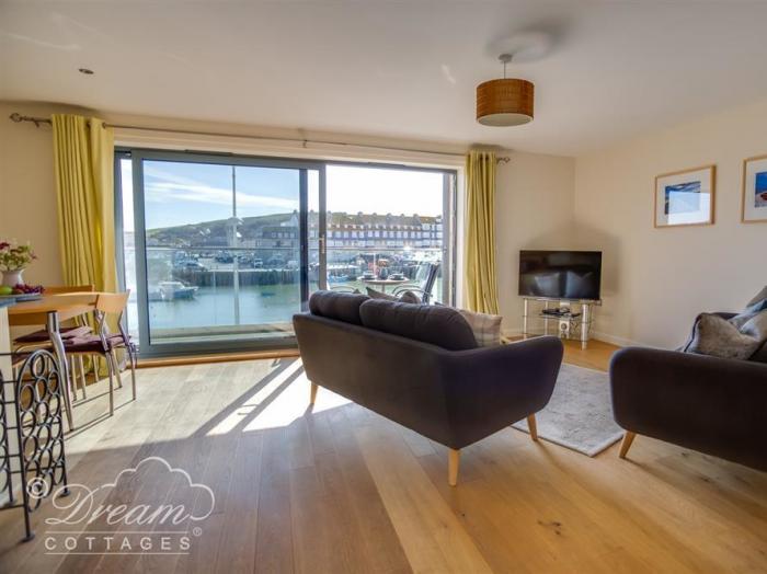 Harbour View Apartment, West bay