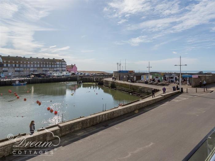 Harbour View Apartment, West bay