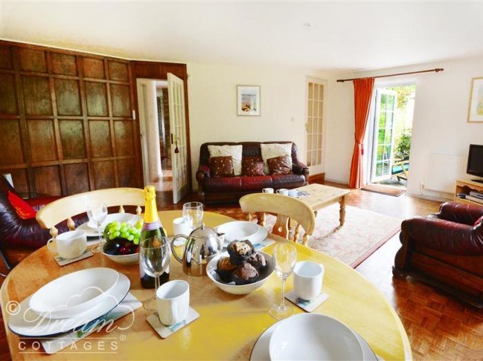 Sixpenny Cottage, Dorset