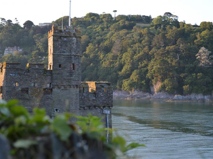 Little Cotton Barn, Dartmouth, Devon, Area Of Outstanding Natural Beauty, barn conversion, features.