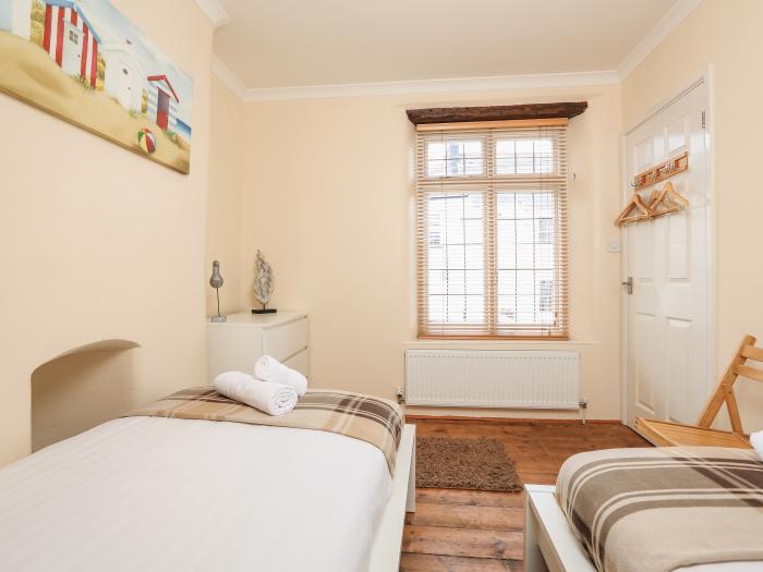 The Retreat, Dartmouth, Devon family-friendly, pet-friendly, multi-level garden and roadside parking