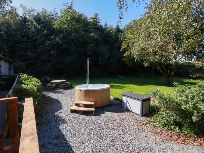 Woodcutters, Rezare near Launceston, Cornwall, Near the Dartmoor National Park, Hot tub, WiFi, 2 bed