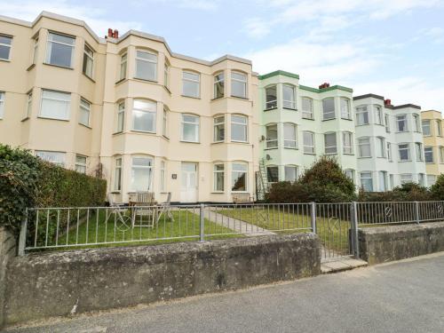 Apartment 1, 10 Marian y Mor, Pwllheli, Gwynedd