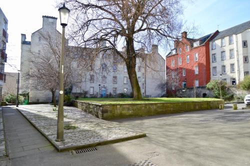 Crags View Apartment On The Royal Mile