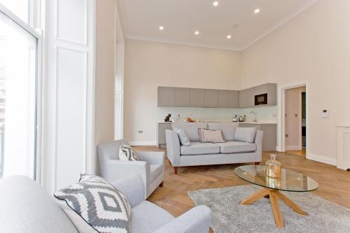 Flat 4, Cromwell Road 1 Bedroom Apartment with Balcony