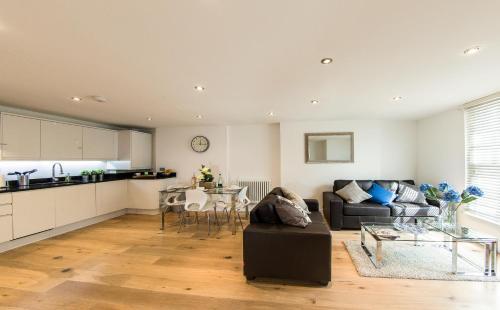 Finchley Central - Luxury 2 bed ground floor apartment