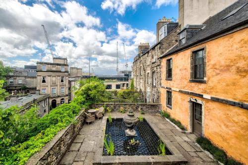 ALTIDO Rockhouse: Historic Gem - Photographer's Studio, Edinburgh, Midlothian