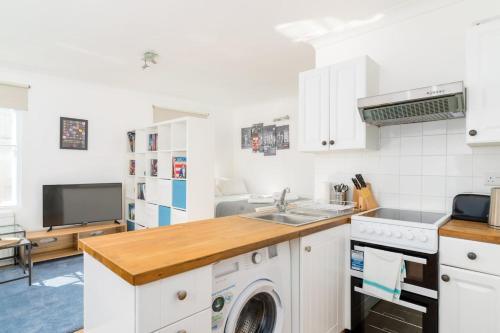 GuestReady - Central Studio Flat in VICTORIA PERFECT LOCATION!