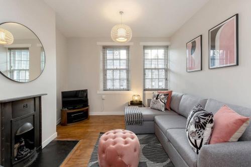 ALTIDO Unique & Stylish Grassmarket Apt - Close to Castle, Edinburgh, Midlothian