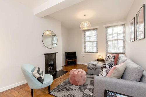 ALTIDO Unique & Stylish Grassmarket Apt - Close to Castle