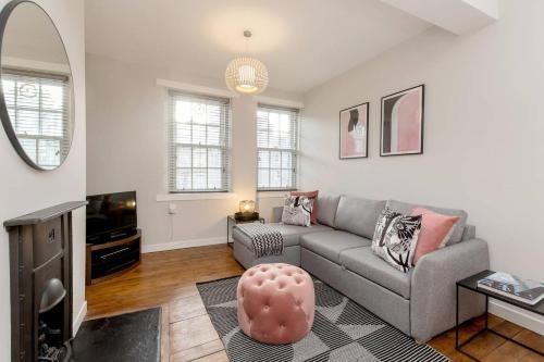 ALTIDO Unique & Stylish Grassmarket Apt - Close to Castle