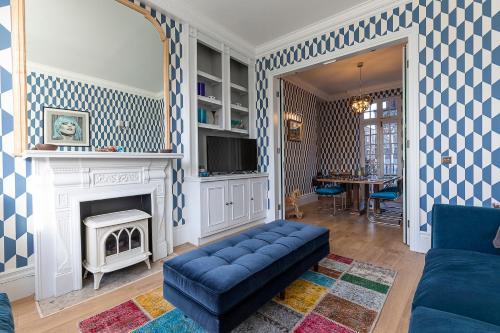 Extraordinary 3BR house in Notting Hill with patio