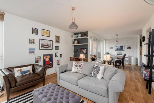 ALTIDO Ultra Stylish 2 Bed/2 Bath with Balcony & Parking, Edinburgh, Midlothian