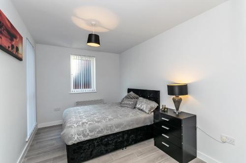 Apartment 7 Barall Court - Sleeps 6 minutes from LFC free parking