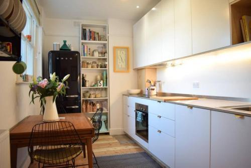 Bright 1 Bedroom Flat with Garden in New Cross Gate