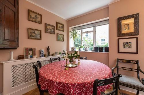 Elegant 2BR flat with garden, close to Battersea Park