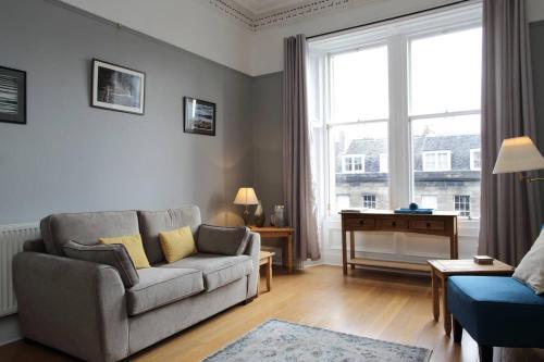 Beautifully presented New Town Apt - sleeps 4