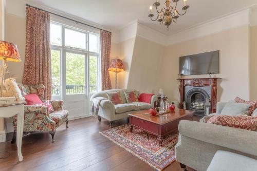 Gorgeous Apartment in a West End Mansion, London, London