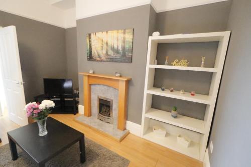 MODERN CITY STAY CLOSE To ROKER BEACH, AMENITIES AND TRAVEL LINKS ALL AROUND