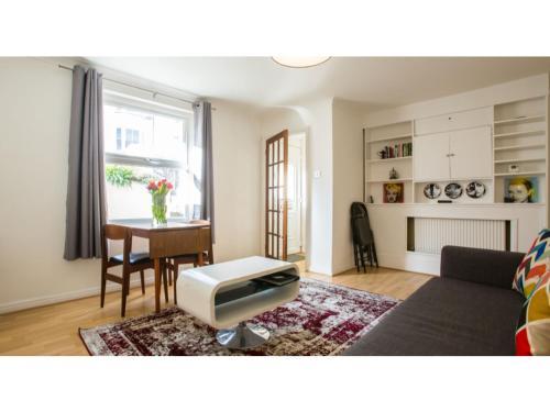 Elegant 1BDR w/private garden in vibrant Brighton