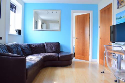 Bright 4 Bed Flat In Stepney Green, London, London