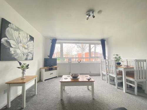 Lolite Homes - 2 Bed Perfect for City Hospital, Edgbaston & City Centre - Melton Serviced Apartment