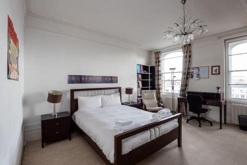 Flat in the heart of London for 6 guests by GuestReady