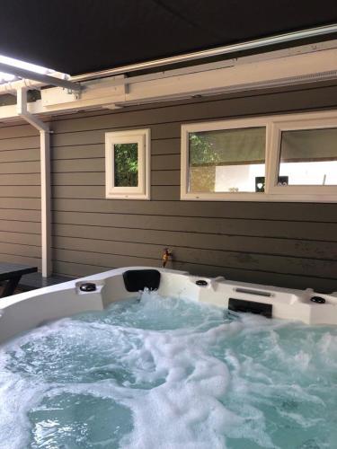 Woodlands Luxury Escape - Lodge 81, Llanarth, Ceredigion