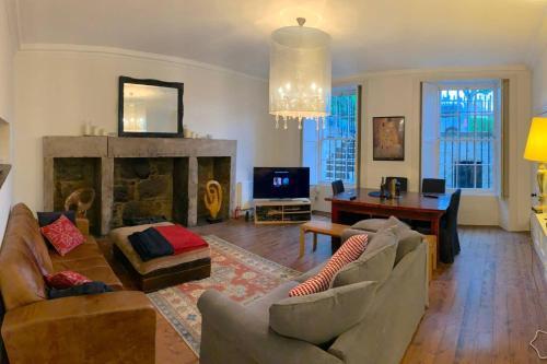 Spacious New Town Flat in City Centre, Edinburgh, Midlothian