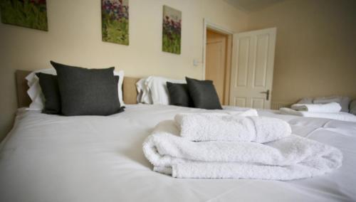 Free parking, Cosy House in the Center of Taunton! Sleeps 6 people!