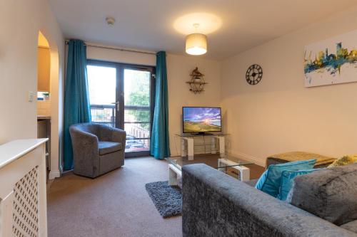 Southampton City Centre 2 Bedroom Hawk Apartment - Equipped For Business or Holiday