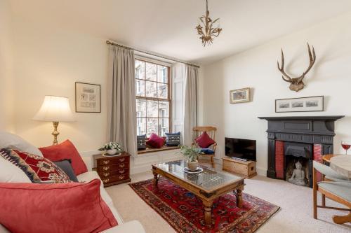 ALTIDO Stunning Panoramic Views in Heart of the Old Town Apartment, Edinburgh, Midlothian