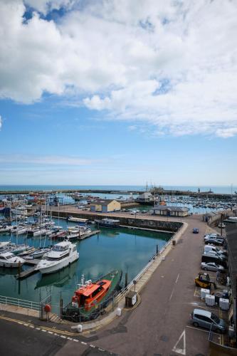 Harbour front house on The Paragon !