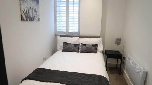 Bedford City Centre Corporate Apartment by Comfy Workers