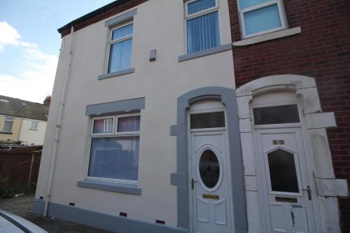 Henthorne Choice - Newly Refurbished - Large Property - Close to Town Centre, Blackpool, Lancashire