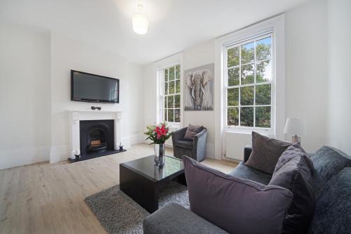 2 Bed Apartment by London Bridge Tower Bridge, London, London