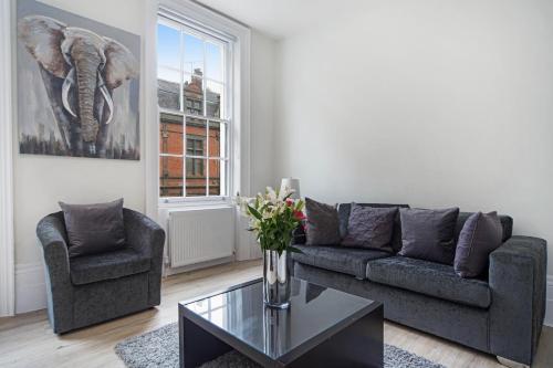 2 Bed Apartment by London Bridge Tower Bridge