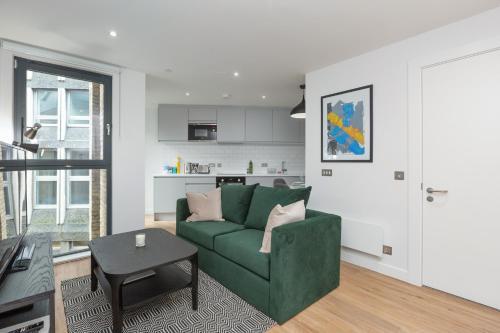 ALTIDO Brand NEW Studio Apartment with Castle View, Edinburgh, Midlothian