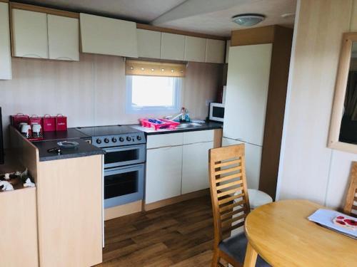 2 bedroom static caravan 5* Sand Le Mere Holiday Village Near Withernsea, E. Yorkshire