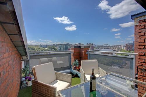 Beautiful penthouse - roof garden, views, parking