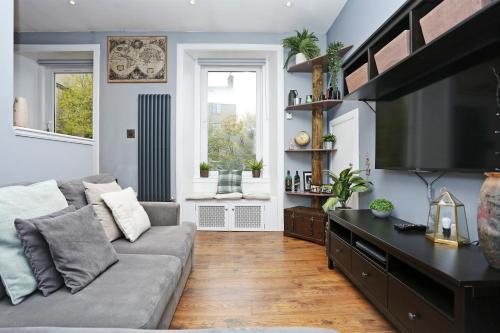 ALTIDO Unique & Stylish Apartment 5mins from Botanical Gardens, Edinburgh, Midlothian